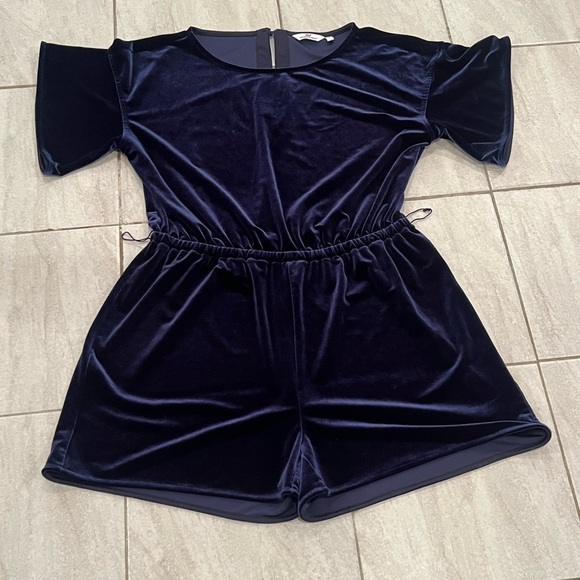 VINEYARD VINES Navy blue Velvet belted Romper/size XL - Picture 3 of 14